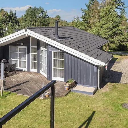 Family Retreat - By Traum *